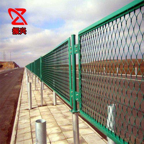 公路防眩网怎么选?低碳钢材质+菱形孔设计,夜间行车更安全