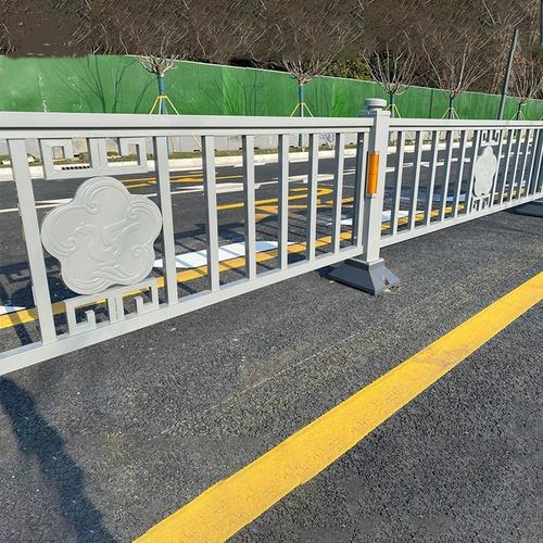 文化铁艺栏杆 防眩道路护栏网 锌钢花式围栏 马路防护栏定制